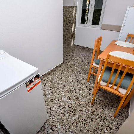 Apartments Dajana Примоштен Экстерьер фото